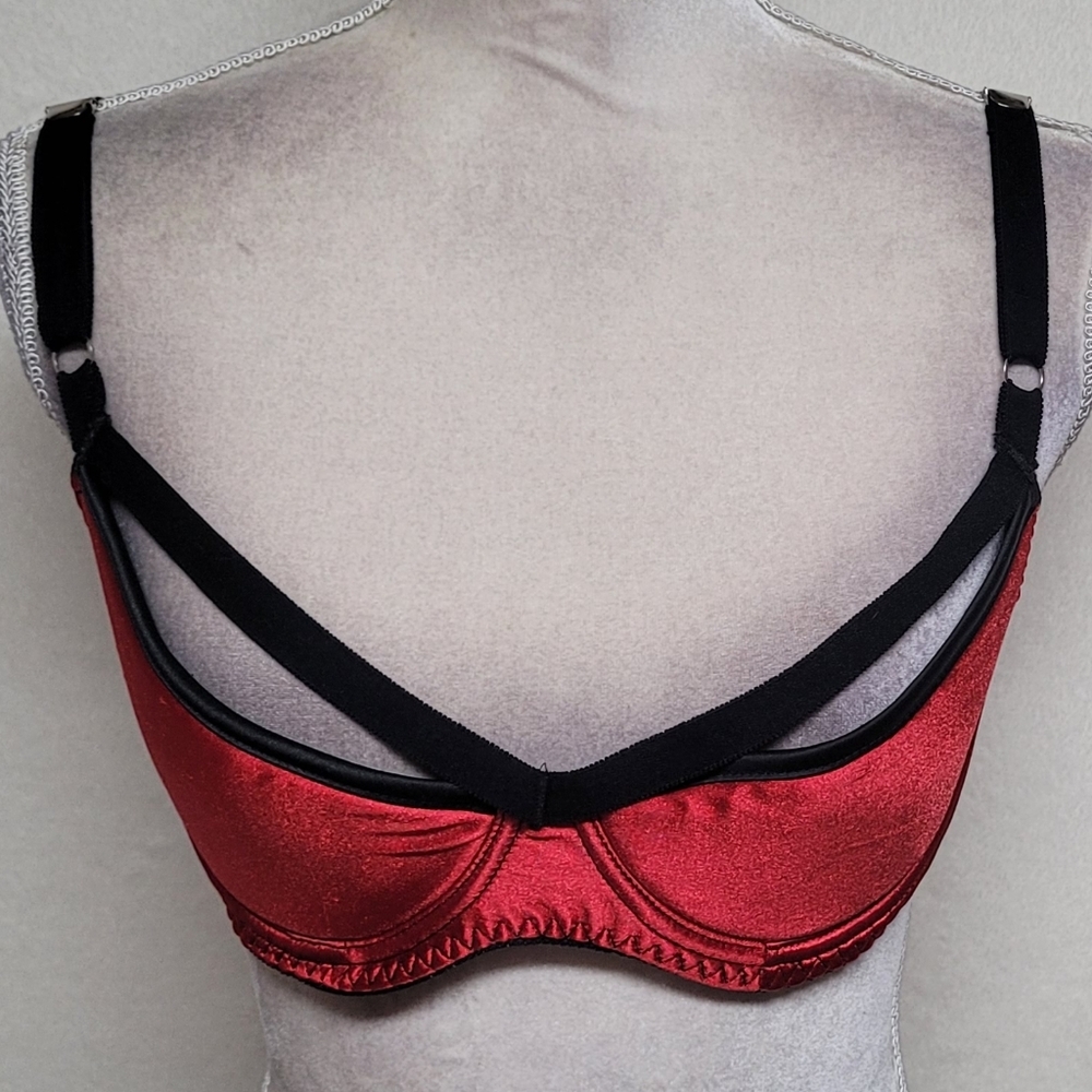 Frederick's Of Hollywood Vintage Red Satin Black Strappy Lightly Padded Demi Bra - Picture 2 of 12